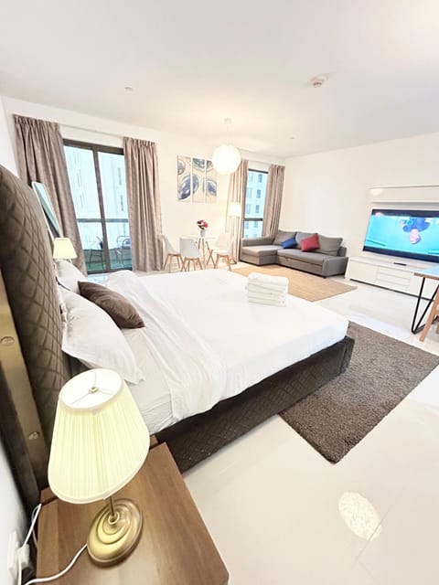 Communal lounge/ TV room, Bed, Seating area, Bedroom
