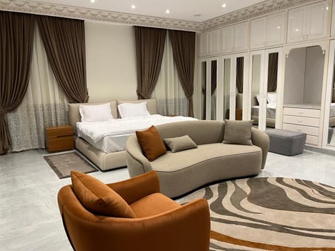 Bed, Living room, Photo of the whole room, Bedroom