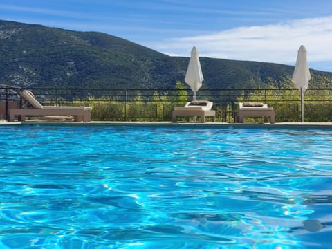 Nearby landmark, Natural landscape, Mountain view, Swimming pool, sunbed
