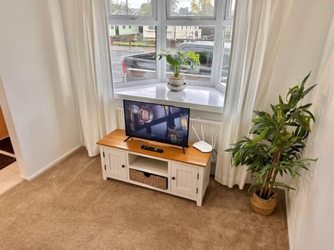 Semi-detached 1-Bedroom Chalet at Maryville Caravan Site - Uddingston, Glasgow Apartment in Glasgow