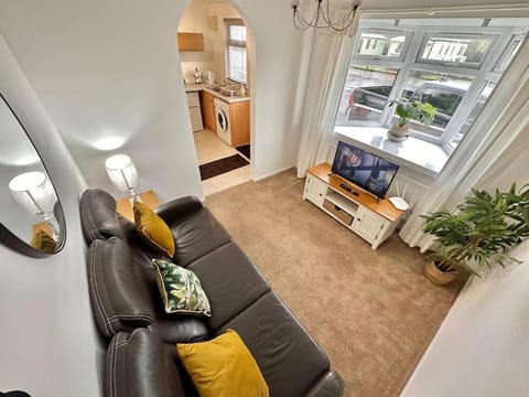 Semi-detached 1-Bedroom Chalet at Maryville Caravan Site - Uddingston, Glasgow Apartment in Glasgow