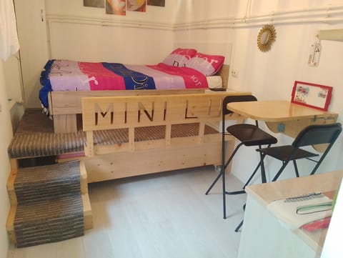 Seating area, Dining area, Bedroom