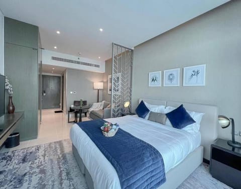 Bed, Living room, Photo of the whole room, Seating area, Bedroom
