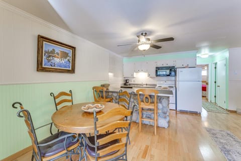 Main Street Red River Condo with Fireplace and Views! Apartment in Red River