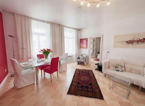 Living room, Photo of the whole room