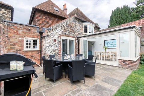 Property building, Garden, Balcony/Terrace
