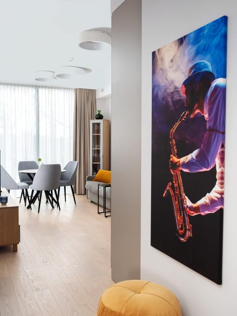 Seating area, Dining area