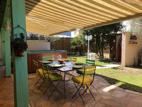 Patio, Garden, Hot Tub, Hot Tub, Balcony/Terrace, Dining area, Garden view