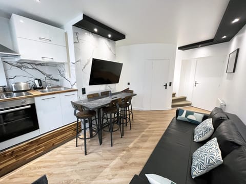 Urban Flat 172 - Pretty Flat Gaite Montparnasse Cinema Apartment in Paris