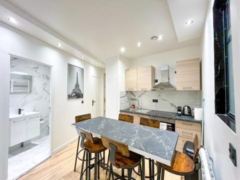 Urban Flat 173 - Charming Flat Atelier Gaite Montparnasse Apartment in Paris