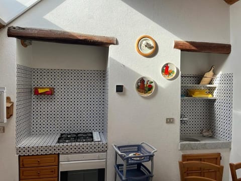 Kitchen or kitchenette, Dining area, pet friendly, stove