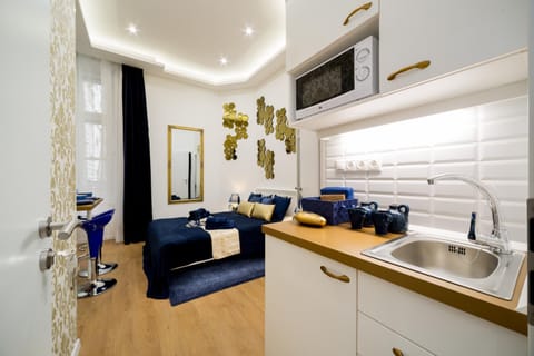 Kitchen or kitchenette, Living room
