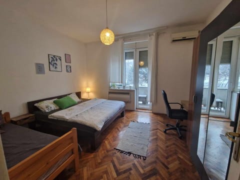 Bed, Living room, air conditioner