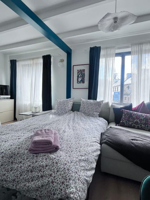 Appartement duplex rénové, plein bourg, vue mer Apartment in Plougonvelin