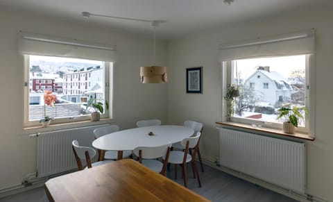 Dining area, kitchen