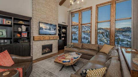 View (from property/room), Living room, Seating area, Mountain view