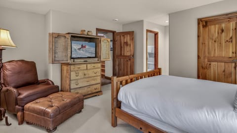 Navigator Lodge House in Beaver Creek