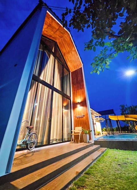 Night, Garden view, Swimming pool