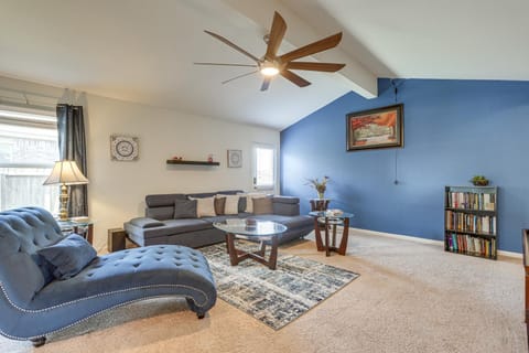 12 Mi to Beach Texas Gulf Coast Home with Fire Pit House in La Marque