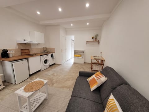 Kitchen or kitchenette, Seating area