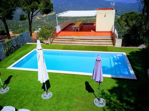 Pool view, Swimming pool, sunbed