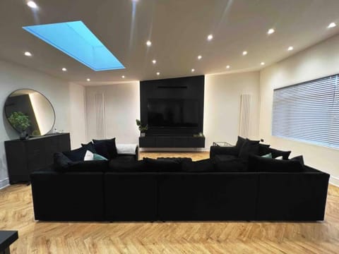 The Baglan Bungalow M4 Access in 1 min Apartment in Wales