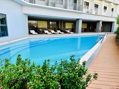 Pool view, Swimming pool, sunbed
