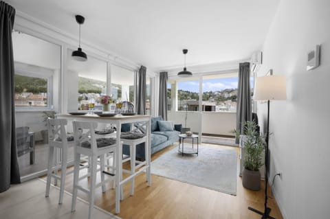 Natural landscape, View (from property/room), Balcony/Terrace, Living room, Mountain view