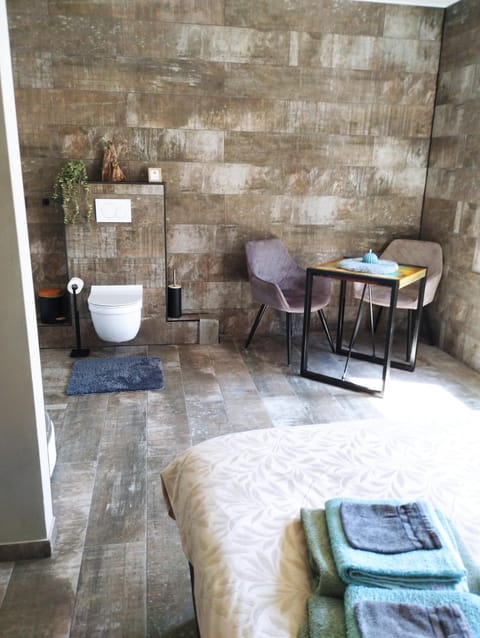 Luxe kamer met stoomsauna bij B&B Gezond aan Zee - Toegang bad en buiten Wellness tegen meerprijs Bed and Breakfast in Ouddorp