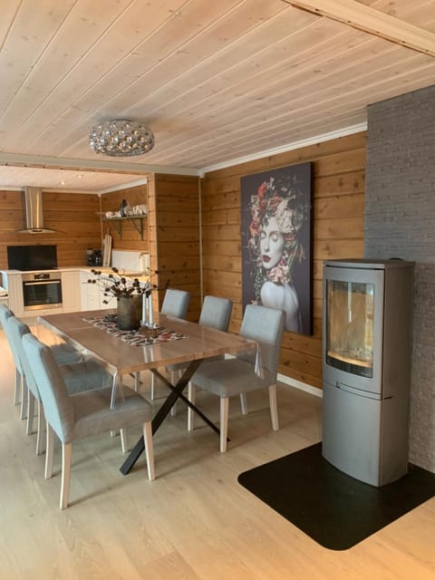 Seating area, Dining area, flat iron
