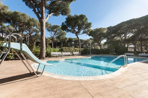 Swimming pool, Swimming pool