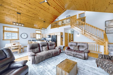 Pleasant View Lodge House in North Lawrence