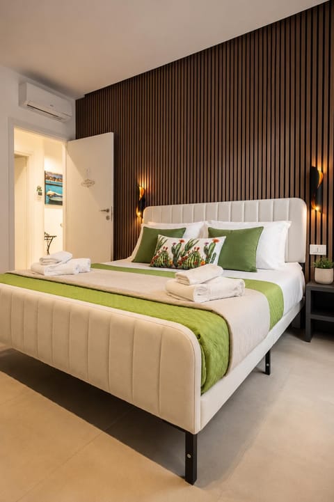 Bed, Photo of the whole room, Bedroom, towels, air conditioner