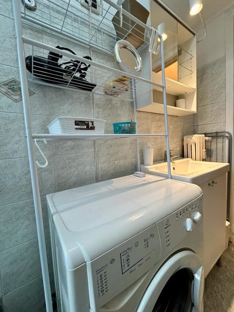 Bathroom, washing machine