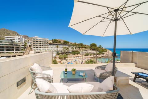 Day, Natural landscape, Balcony/Terrace, Beach, Sea view, sunbed