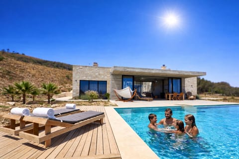 Swimming pool, sunbed
