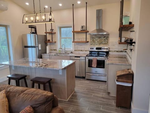 Kitchen or kitchenette, dishwasher, oven, toaster