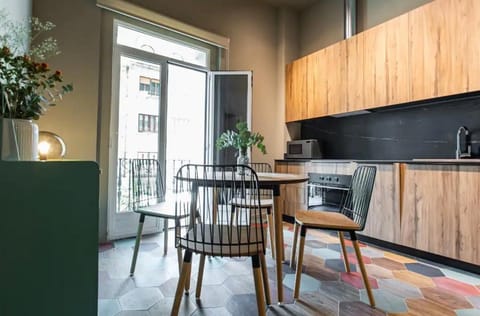 Kitchen or kitchenette, Dining area, stove