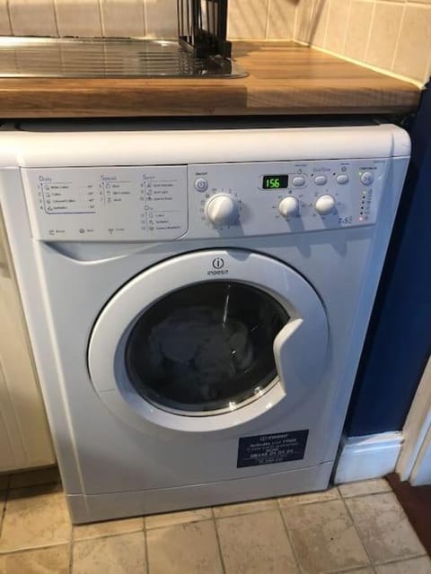 Kitchen or kitchenette, washing machine, dryer