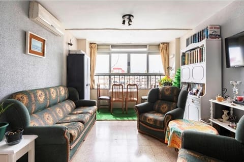 Communal lounge/ TV room, TV and multimedia, Living room, Seating area, Dining area