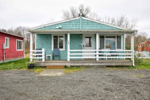 Shell Collector Cottage 2-Bed by the Sea w fireplace House in Grayland