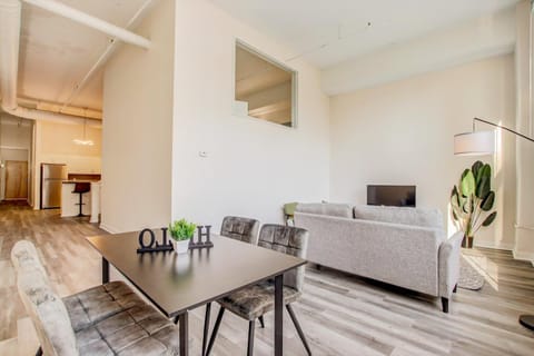 TWO CozySuites Apartment with Skybridge Access #3 Apartment in Indianapolis