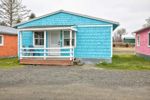 Sand and Surf Cottage 2-Bed by the Sea w fireplace House in Grayland