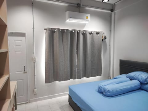 Bed, Photo of the whole room, Bedroom, air conditioner