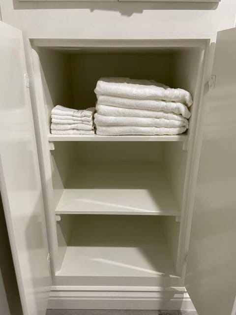 New! Modern Gated Summer Getaway Home House in Rosemead