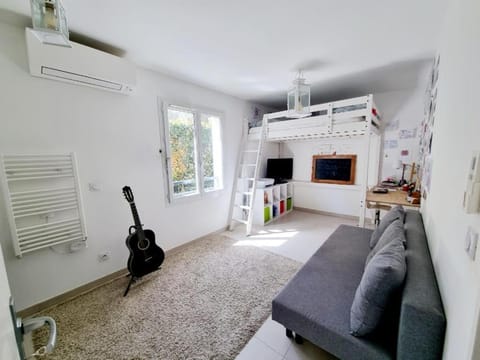 Appartement avec jardin piscine vallon secret le rove Apartment in Marseille