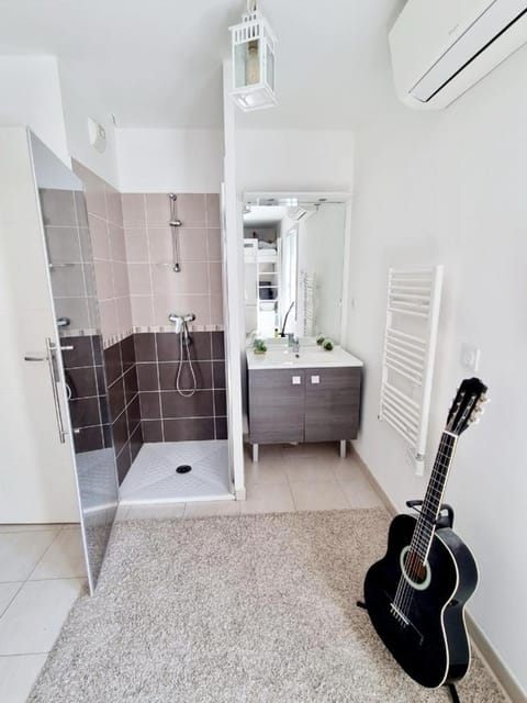 Appartement avec jardin piscine vallon secret le rove Apartment in Marseille