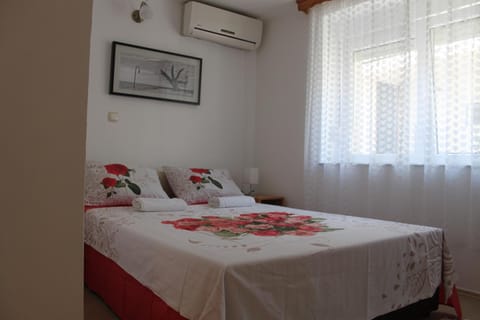 Apartments and rooms Lena Hostel in Mostar