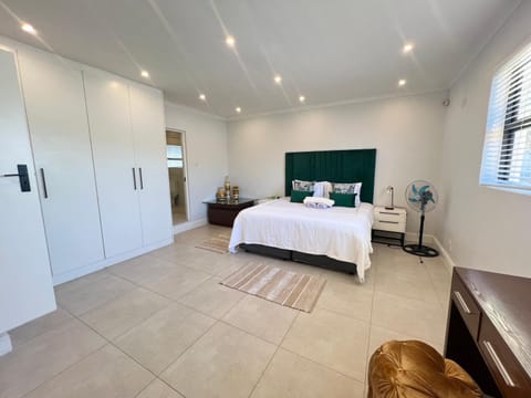 Villa Lamsyh- your second home House in Cape Town