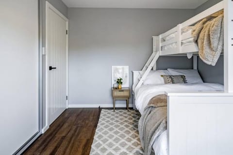 Vista Del Porto House in Bridport